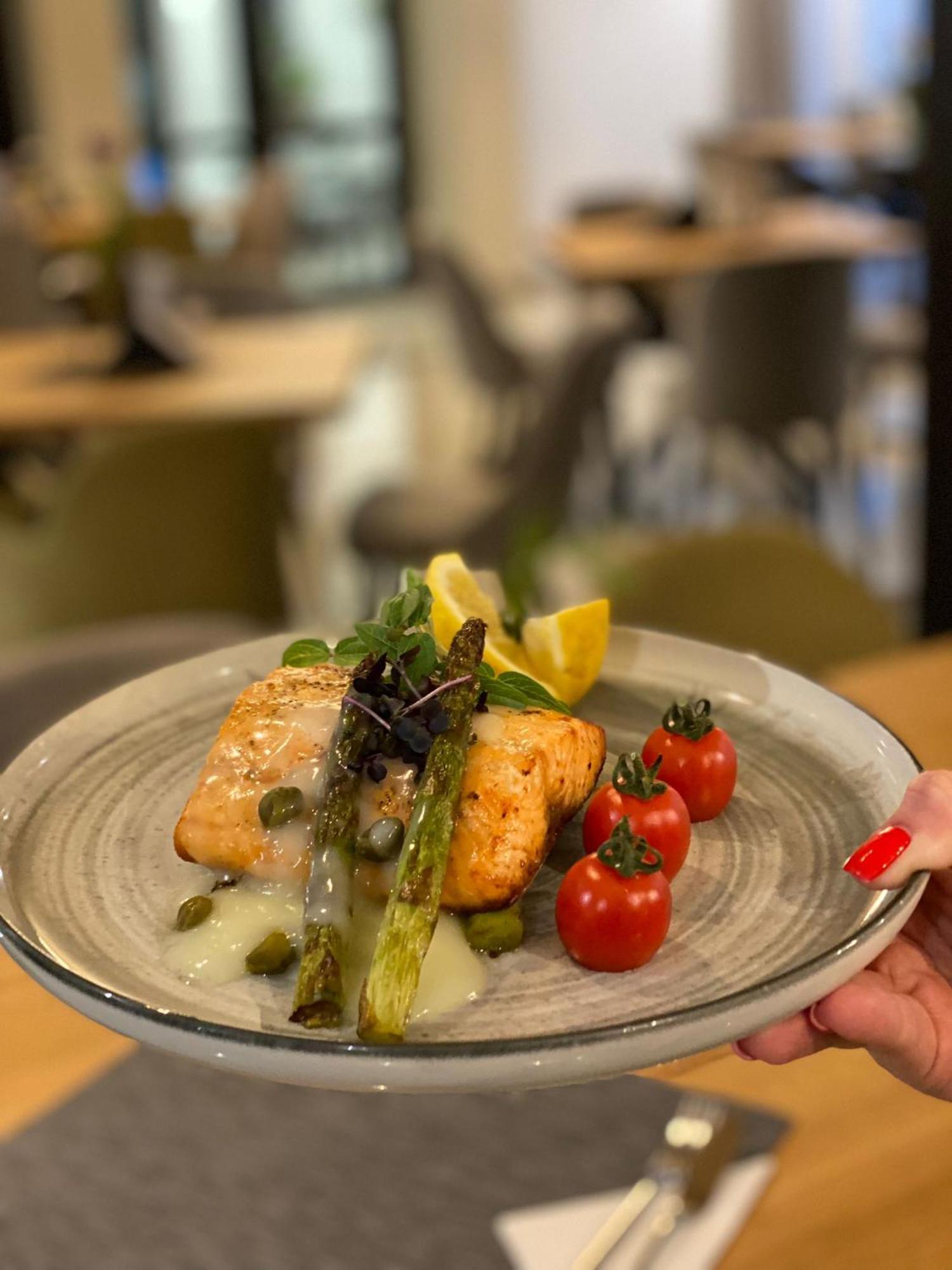Martini Restaurant & Cazare Sebesel المظهر الخارجي الصورة